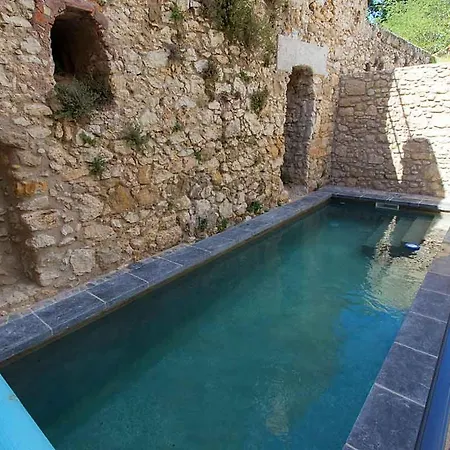 Sleeps 4 * Puimisson